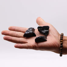 Carregar imagem no visualizador da galeria, Obsidiana Negra Bruta – Proteção e Verdade Interior
