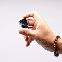 Carregar imagem no visualizador da galeria, Obsidiana Negra Bruta – Proteção e Verdade Interior
